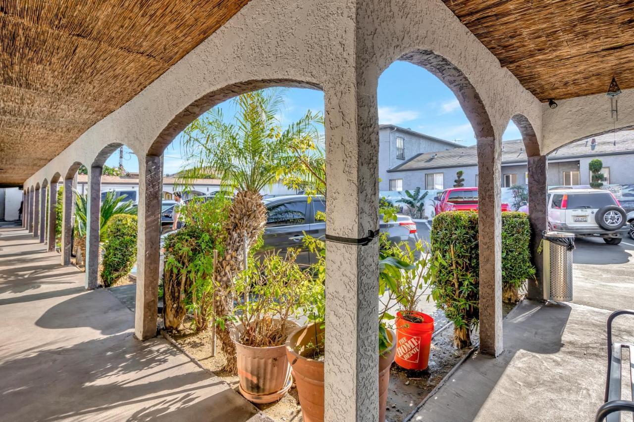 Royal Hawaiian Inn - Mid City, Los Angeles — Photos 3